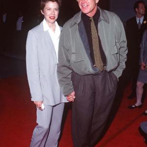 Warren Beatty and Annette Bening at event of Medisono grafystes tiltai 1995