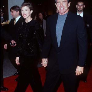 Warren Beatty and Annette Bening at event of The American President (1995)