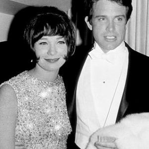 Academy Awards 38th Annual Shirley McLaine and Warren Beatty