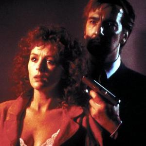Still of Alan Rickman and Bonnie Bedelia in Kietas riesutelis 1988