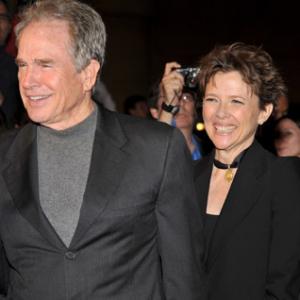 Warren Beatty and Annette Bening at event of Mother and Child (2009)