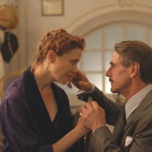 Still of Jeremy Irons and Annette Bening in Being Julia (2004)