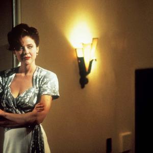 Still of Annette Bening in Bugsy (1991)