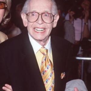 Milton Berle at event of Mickey Blue Eyes (1999)