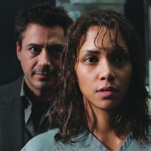 Still of Robert Downey Jr and Halle Berry in Gothika 2003