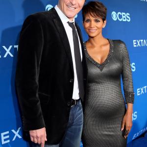 Halle Berry and Goran Visnjic at event of Extant (2014)