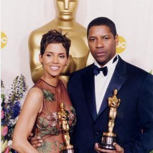 74th Annual Academy Awards 032402 Halle Berry  Denzel Washington