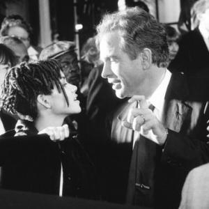 Still of Warren Beatty and Halle Berry in Bulworth 1998