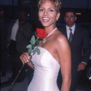 Halle Berry at event of Introducing Dorothy Dandridge 1999