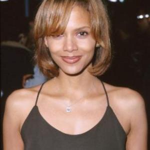 Halle Berry at event of Life (1999)