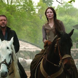 Still of Russell Crowe and Cate Blanchett in Robinas Hudas 2010