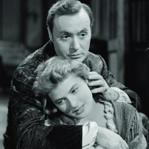 Still of Ingrid Bergman and Charles Boyer in Gaslight 1944