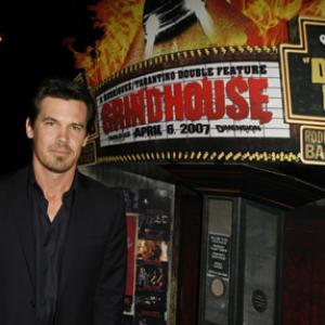 Josh Brolin at event of Grindhouse (2007)