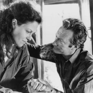 Still of Sigourney Weaver and Bryan Brown in Gorillas in the Mist The Story of Dian Fossey 1988