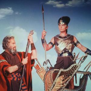 Still of Charlton Heston and Yul Brynner in The Ten Commandments 1956