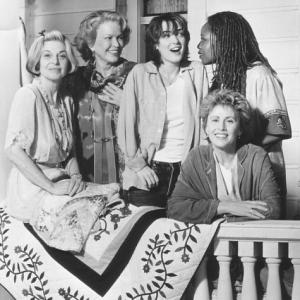 Still of Winona Ryder, Anne Bancroft, Ellen Burstyn, Alfre Woodard and Kate Nelligan in How to Make an American Quilt (1995)