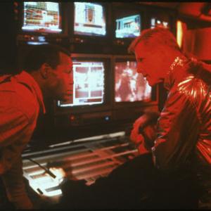 Still of Danny Glover and Gary Busey in Predator 2 (1990)