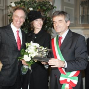 Keith CarradineHayley DuMond wed in Torino Italy