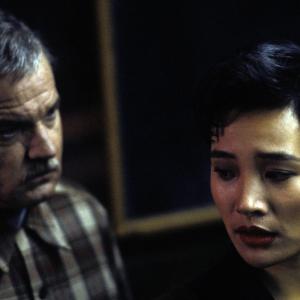 Still of Joan Chen and Jack Nance in Twin Pykso miestelis 1990