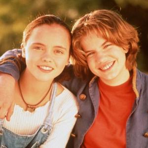 Christina Ricci and Anna Chlumsky in Gold Diggers: The Secret of Bear Mountain (1995)