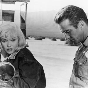 Still of Marilyn Monroe and Montgomery Clift in The Misfits (1961)
