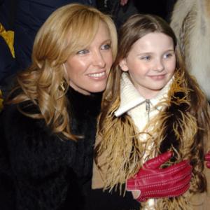 Toni Collette and Abigail Breslin at event of Little Miss Sunshine 2006