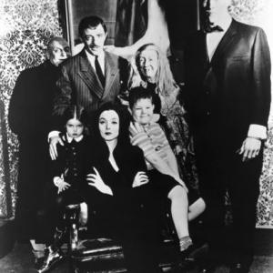 Still of Jackie Coogan, John Astin, Ted Cassidy, Carolyn Jones, Lisa Loring and Ken Weatherwax in The Addams Family (1964)
