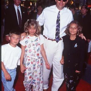 Kevin Costner, Annie Costner, Joe Costner and Lily Costner at event of Waterworld (1995)