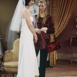 Still of Courteney Cox and Lisa Kudrow in Draugai 1994