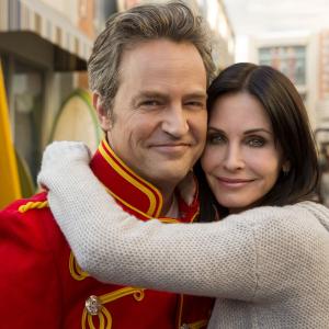 Still of Courteney Cox and Matthew Perry in Cougar Town 2009