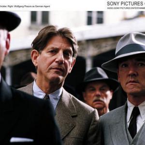 Still of Peter Coyote and Wolfgang Pissors in Bon voyage 2003