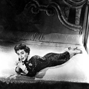 Still of Joan Crawford in Queen Bee 1955