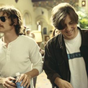 Billy Crudup and Cameron Crowe on the set Jason Lee in thebackground to the left