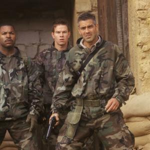 Still of George Clooney, Mark Wahlberg and Ice Cube in Three Kings (1999)