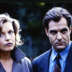 Still of Henry Czerny and Sheryl Lee in Notes from Underground (1995)