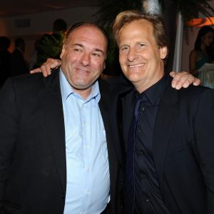 Jeff Daniels and James Gandolfini at event of The Newsroom 2012