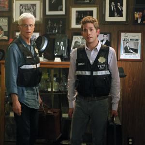 Still of Ted Danson and Eric Szmanda in CSI kriminalistai 2000