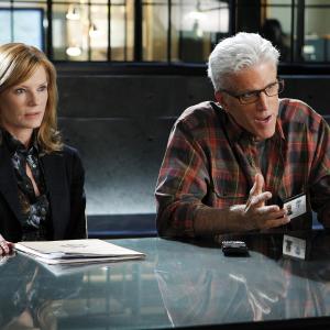 Still of Ted Danson and Marg Helgenberger in CSI kriminalistai 2000