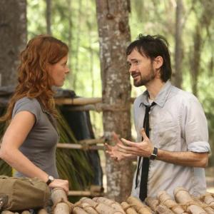 Still of Jeremy Davies and Rebecca Mader in Dinge 2004