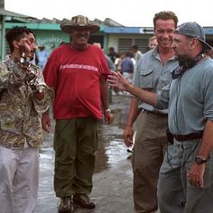 Arnold Schwarzenegger Andrew Davis and Salvatore Basile in Kerstas 2002