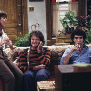 Still of Robin Williams, Pam Dawber and Jay Thomas in Mork & Mindy (1978)
