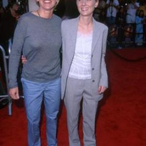 Anne Heche and Ellen DeGeneres at event of Eyes Wide Shut 1999