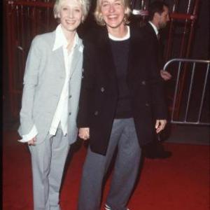 Anne Heche and Ellen DeGeneres at event of Edo televizija 1999