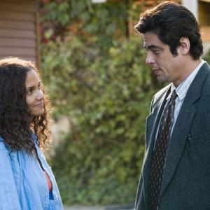 Still of Halle Berry and Benicio Del Toro in Things We Lost in the Fire 2007
