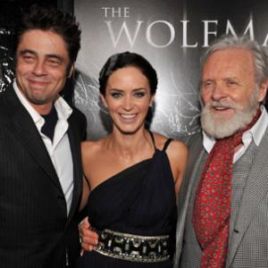 Anthony Hopkins, Benicio Del Toro and Emily Blunt at event of Vilkolakis (2010)