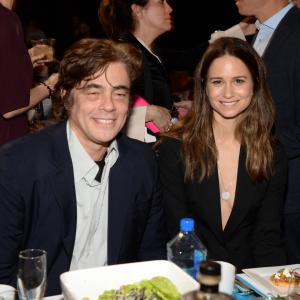Benicio Del Toro and Katherine Waterston at event of 30th Annual Film Independent Spirit Awards (2015)