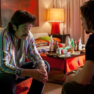Still of Benicio Del Toro in Laukiniai 2012