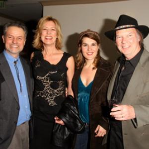 Jonathan Demme, Christine Lahti, Nia Vardalos and Neil Young at event of Neil Young: Heart of Gold (2006)