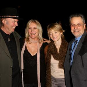 Jodie Foster, Jonathan Demme, Neil Young and Pegi Young at event of Neil Young: Heart of Gold (2006)