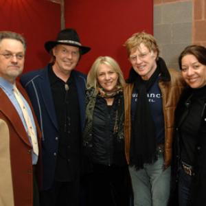 Robert Redford, Jonathan Demme, Neil Young and Pegi Young at event of Neil Young: Heart of Gold (2006)